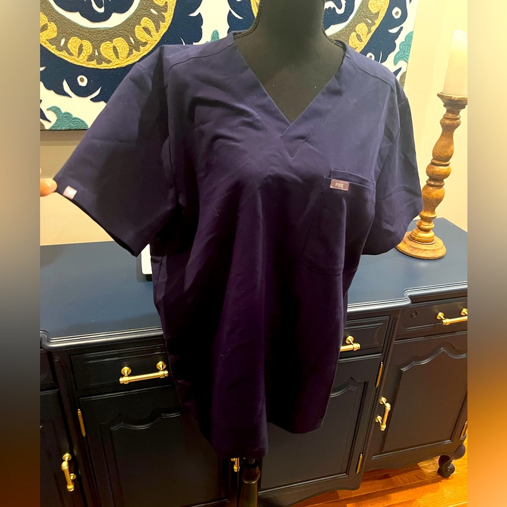 FIGS Mens Navy Blue scrub top size large